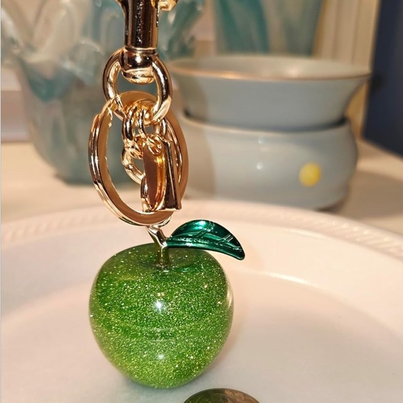 Green Apple purse charm gold clip on Accessory looks so cute on your bag - Picture 5 of 5